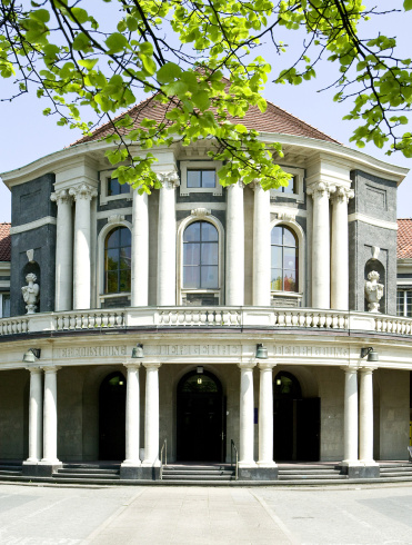 Hauptgeb&auml;ude Edmund-Siemers-Allee 1