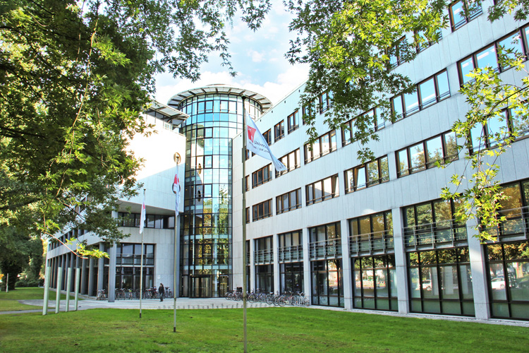 Mittelweg 177
