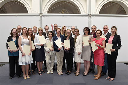 Gleich zehn Lehrende der Universität Hamburg sind am 6. Juli 2015 mit dem Hamburger Lehrpreis ausgezeichnet worden. Foto: BWF/Michael Zapf