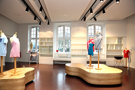 Die Räume der ehemaligen Poststelle wurden in einen schönen Ausstellungsraum verwandelt. Foto: UHH/Schoettmer