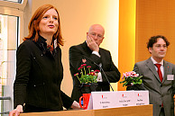 Kanzlerin und Präsident hießen die neu Angestellten in Technik und Verwaltung herzlich willkommen. Foto: UHH/Schell