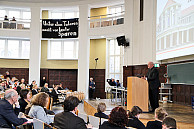 Der Universitätspräsident, Prof. Dr. Dieter Lenzen, betonte die Bedeutung der allgemeinen Menschenbildung an einer Universität. Foto: UHH/Baumann