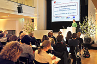 Auftakt am ersten Konferenztag mit Dr. Dorothee Stapelfeldt, Senatorin für Wissenschaft und Forschung der Freien und Hansestadt Hamburg. Foto: UHH/Schell