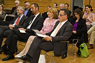 Vorn v.l.: Prof. Dr. Graener, Prof. Dr. Ritter, Prof. Dr. Schirmer und Vizepräsident Prof. Dr. Stiehl, Foto: UHH, RRZ/MCC, Arvid Mentz
