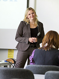 Birgit-Sewald, ITMC-Studierende der Universität Hamburg, im Workshop „Digital Natives in Projekten“. Foto: Regine Dörbecker