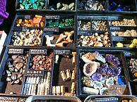 Steine, Metalle und Erze waren im Mineralogischen Museum auch käuflich zu erwerben. Foto: UHH/Gahnström