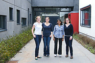 Vier Physik-Nachwuchswissenschaftlerinnen, die die die Mädchen am Girls` Day auf dem Campus in Bahrenfeld begleitet haben. Foto: UHH/MIN 

