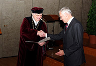 Prof. Dr. Peter Rau erhält Akademiepreis 2013 der Bayerischen Akademie der Wissenschaften