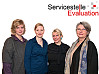 Das Team der Servicestelle Evaluation: Sarah Brodh&auml;cker, Sarah Knirsch, Carolin Steinat, Prof. Dr. Eva Arnold (v. l. n. r.), Foto: UHH/avz, Montage: UHH/Baumann