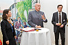 Wiebke Gerking, Referentin des Präsidenten, und Präsident Prof. Dr. Dieter Lenzen beim Neuberufenen-Empfang, Foto: UHH, RRZ/MCC, Arvid Mentz
