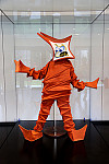 Das „Springvieh“, ein Kostüm der Maskentänzer Lavinia Schulz und Walter Holdt. Leihgabe des Museums für Kunst und Gewerbe, zu Besuch im Mittelweg. Foto: UHH/Schoettmer