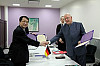 Vertragsunterzeichnung an der University of Tsukuba: Präsident Kyosuke Nagata und Präsident Lenzen. Foto: U Tsukuba