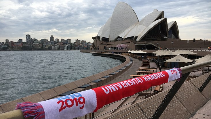 UHH-Schal im Hafen von Sydney