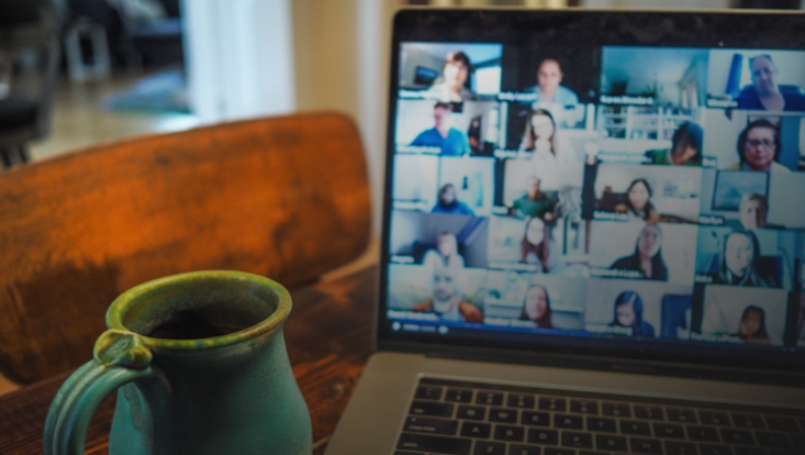 Zoom-Konferenz am Laptop