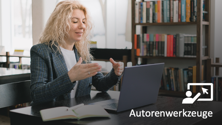 Frau gestikuliert vor Laptop