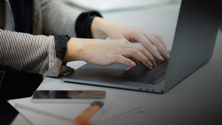 Tippen am Laptop