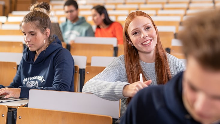 Menschen im Hörsaal