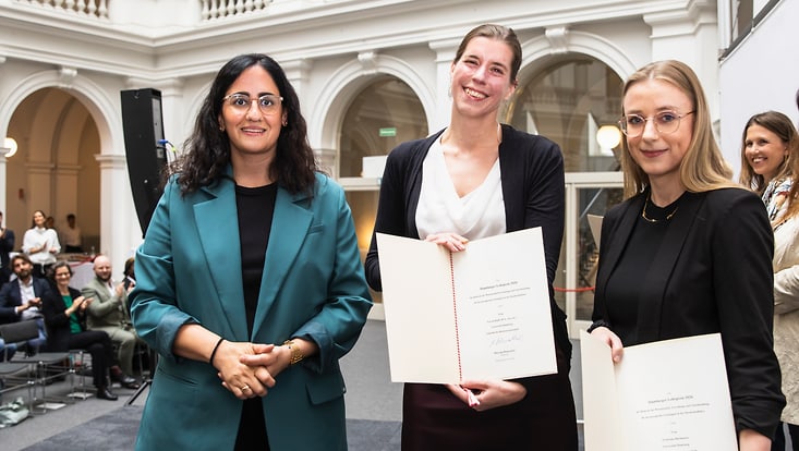 Maryam Blumenthal mit Dr. Verena Kahl und Franziska Bachmann