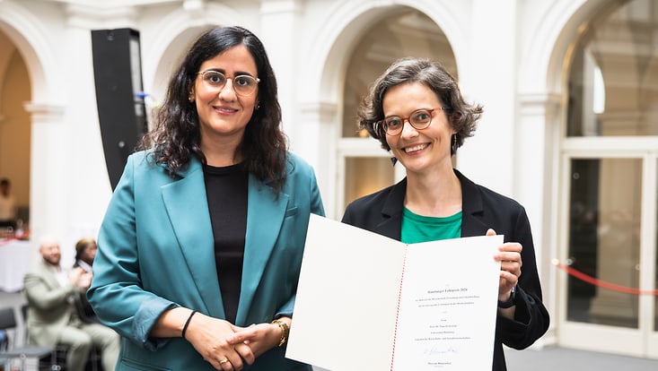 Maryam Blumenthal und Prof. Dr. Nina Perkowski