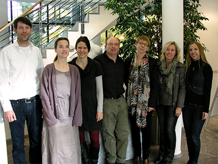 Die neuen BEM-Beratenden (v.l.): Erik Gawron, Binne Sörine Bruhn, Judith Keinath, Wulf Engels, Michaela Bornkessel, Bettina Nowakowski. Dr. Ulrike Prechtl-Fröhlich (5. von l.) ist als Abteilungsleiterin Personal zuständig für das Betriebliche Eingliederungsmanagement. Foto: UHH/Bothmann