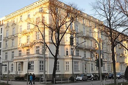 Das 1897 erbaute Gebäude an der Moorweidenstraße 18 heißt nach abgeschlossener Sanierung „Haus der Betriebswirtschaft“. Foto: UHH/Schell