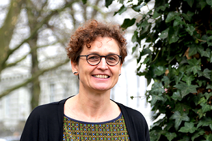 Setzt sich für die Digitalisierung von Kunstwerken ein: Prof. Dr. Gertraud Koch, Organisatorin der Initiative „Sharing is caring“. Foto: UHH/Kranz