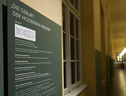 Zudem wurde ein neuer Ausstellungsraum
im Museum vorgestellt, der sich mit der
Entwicklung der modernen Medizin befasst. Foto:
Alexa Seewald