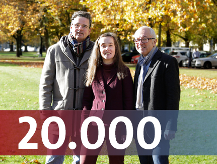 Von links nach rechts: Dr. Christian Wittenburg vom „Energieteam Chemie“ und Petra Litke, Abt. 9/Baumanagement, die Begründer des AKEU, sowie Dr. Hilmar Westholm vom Kompetenzzentrum Nachhaltige Universität. Foto: UHH/Kranz