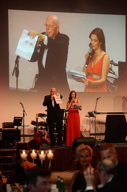 Zwölf Professorinnen und Professoren ließen sich für einen guten Zweck versteigern. Foto: Alumni UHH/H. Zielke