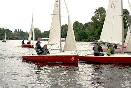 Die Seglerinnen und Segler von Boot 5 aus der Flotte des Hochschulsports Hamburg belegten den zehnten Platz. Foto: Hochschulsport Hamburg/J. Fabarius