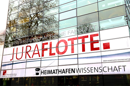 In See gestochen: die „Juraflotte“ aka Zentralbibliothek Recht an der Rothenbaumchaussee. Foto: UHH/Betz