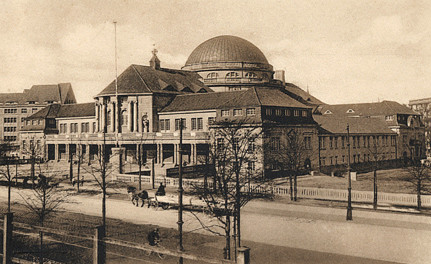 Das heutige Hauptgebäude der Universität Hamburg wurde vor 100 Jahren von Edmund Siemers an die Bürgerinnen und Bürger der Stadt übergeben. Foto: UHH/Arbeitsstelle für Universitätsgeschichte