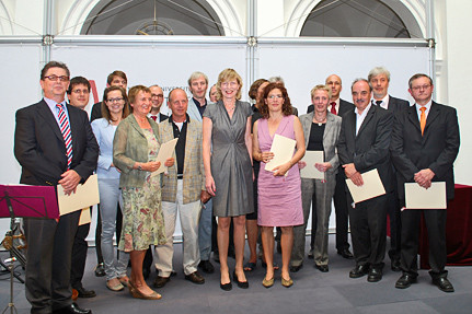 Wissenschaftssenatorin Dr. Stapelfeldt und die Gewinnerinnen und Gewinner des Lehrpreises 2011 im Lichthof der SUB, Foto: BWF