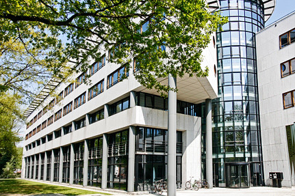 Das künftige Gebäude der Präsidialverwaltung der Universität liegt am Mittelweg 177 und hat früher die Verlagsgruppe Milchstraße beherbergt. Foto: UHH/Baumann