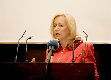 Bundesbildungsministerin Prof. Dr. Johanna Wanka bei ihrer Rede – ihr Ministerium fördert das Projekt mit mehr als drei Millionen Euro. Foto: UHH/Sukhina