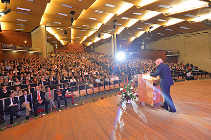 Rund 1000 Gäste kamen zur Immatrikulationsfeier ins Audimax der Universität. Foto: C. Stelling
