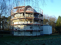 Das Gebäude des 1-Meter-Spiegelteleskops unter Rekonstruktion, Foto: Gudrun Wolfschmidt