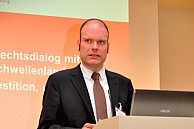 Der Moderator des Abends, Jan-Martin Wiarda von der ZEIT, Foto: UHH/Schell
