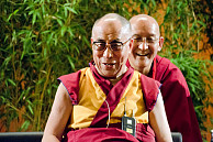 Der Dalai Lama hat den Aufenthalt an der Universität sichtlich genossen. Foto: Jens Nagels