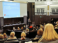 Im Hauptvortrag sprach Universitätspräsident Lenzen über negative Effekte der Bologna-Reform. Foto: UHH/Schell