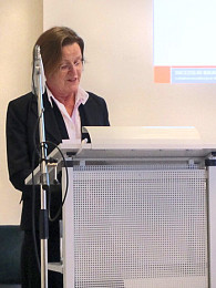 Vizepräsidentin der Universität und Schirmherrin des Programms, Prof. Dr. Rosemarie Mielke, eröffnete die Auftaktveranstaltung mit einem Grußwort. Foto: UHH/WISO