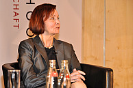 „Wir haben die Universität wieder ins Gespräch gebracht...“. Auch Wissenschaftssenatorin Dr. Herlind Gundelach nahm an der Runde teil, Foto: UHH/Schell