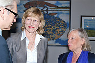 Im Gespräch (v. l.): Dr. Peter Schäfer (Vorsitzender
Vorstand der Universitäts-Gesellschaft), Wissenschaftssenatorin Dr. Dorothee Stapelfeldt und Professorin Angelika C. Wagner (Leiterin des Expertinnen-Beratungsnetz/Mentorings). Foto: Christian Scholz