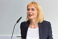 Die kommissarische Kanzlerin Petra Rönne führte durch die Veranstaltung ... Foto: UHH, RRZ/MCC, Arvid Mentz
