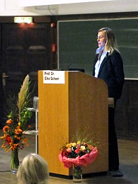 Prof. Dr. Elke SCHEER, Pro­fes­so­rin für Ex­pe­ri­men­tal­phy­sik an der Uni­ver­si­tät Kon­stanz, über Wie klein kann ein elektronischer Schaltkreis werden?, Foto: UHH/GW