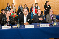 Die Jury im Regionalfinale Hamburg (v. l. n. r.): Ingo Müller (Creative Director Kolle Rebbe), Peter Matthias Gaede (Chefredakteur Geo), Dr. Carsten Klein (Forschungs- und Wissenschaftsstiftung), John Whitehead (Direktor British Council Deutschland); Foto: UHH,RRZ/MCC,Arvid Mentz