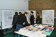 Posterpräsentation: Fachbereiche stellen Forschungsarbeiten vor. Foto: UHH/Gerken