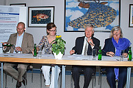 Thorsten Otto-Lehthaus (Geschäftsführer Personal
BAT - Industrie - GmbH), Helene Endres (Wirtschaftsredakteurin beim manager magazin), Dr. Peter Schäfer und Professorin Angelika C.
Wagner (v. l.), Foto: Christian Scholz