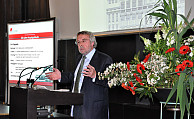 Festredner Prof. Dr. Heinz-Elmar Tenorth (Humboldt-Universität zu Berlin) sprach zum Thema Universität in der Stadt – Wissenschaft für die Gesellschaft. Foto: UHH/Schmidt