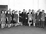 Magdalene Schoch (vierte von rechts) im US-Justizministerium während der Amtszeit von Justizminister Robert Kennedy (Bildmitte), 1961–1964. Foto: Universitätsgeschichte